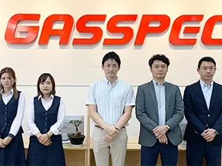 ガスペックの店舗とスタッフ