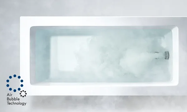浴槽のお湯が白くにごっている様子