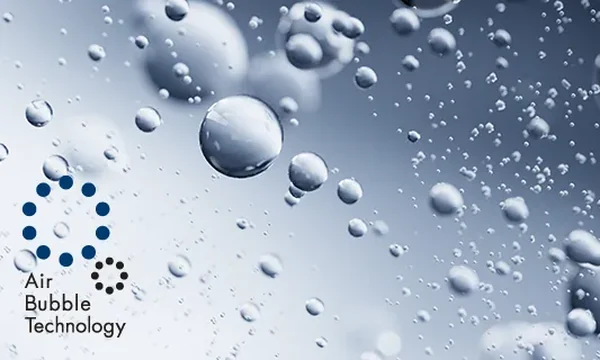 水の中にウルトラファインバブルが広がっているようす（リンナイ Air Bubble Technology）