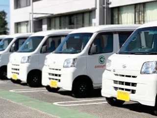 給湯器の交換工事をする施工スタッフ