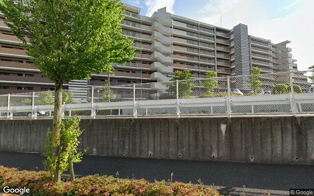 サンヒルズ町田山崎2号棟の外観（Googleストリートビュー）