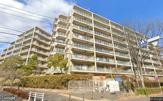 イトーピア多摩パルテノンヒルズの外観（Googleストリートビュー）