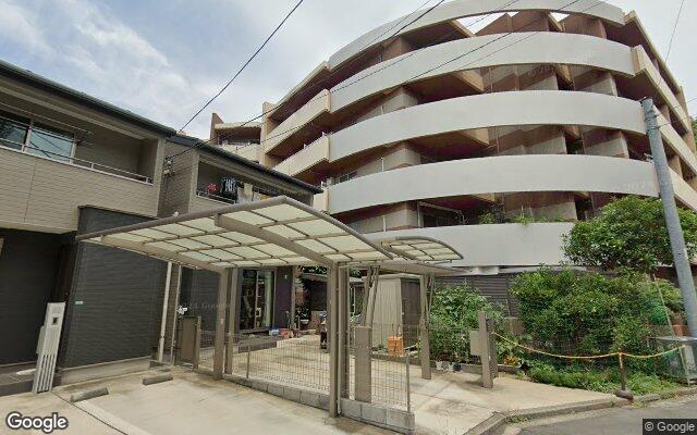小田急コアロードこまえの外観（Googleストリートビュー）