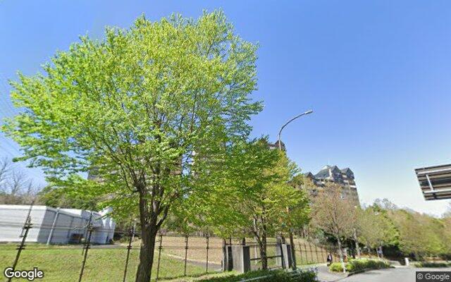 南大沢学園一番街7号棟の外観（Googleストリートビュー）