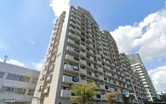 メゾンリバーサイド1号棟の外観（Googleストリートビュー）
