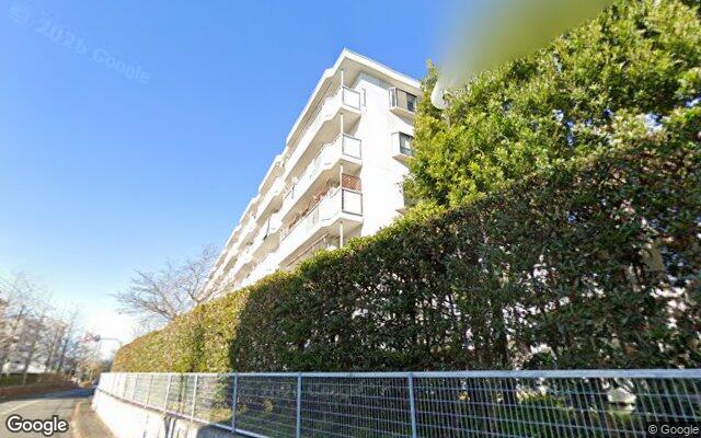 グリーンコープ松が谷2号棟の外観（Googleストリートビュー）