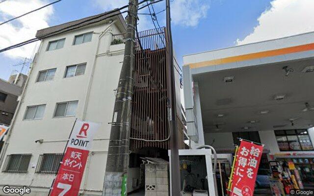 東興マンションの外観（Googleストリートビュー）