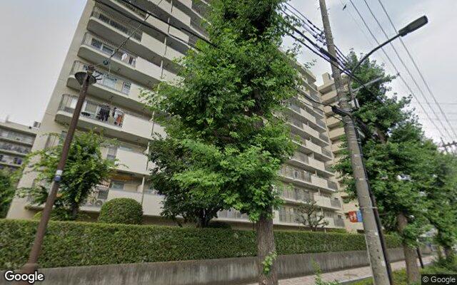 多摩稲城マンションC棟の外観（Googleストリートビュー）