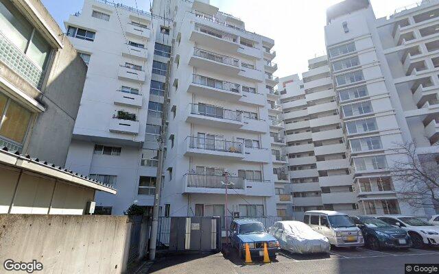 マンション雅叙苑2号館の外観（Googleストリートビュー）
