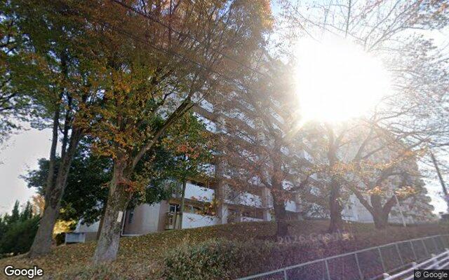 上高田4丁目団地1号棟の外観（Googleストリートビュー）