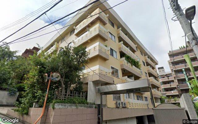 新坂マンションの外観（Googleストリートビュー）