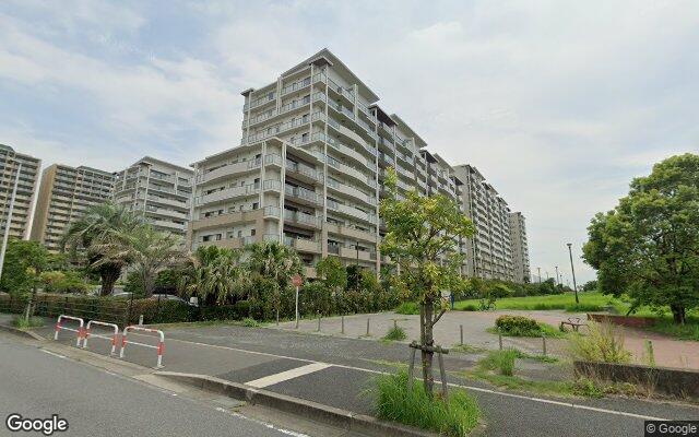 プラウド新浦安パームコートA棟の外観（Googleストリートビュー）