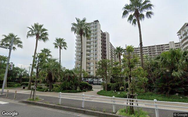 プラウド新浦安パームコートC棟の外観（Googleストリートビュー）