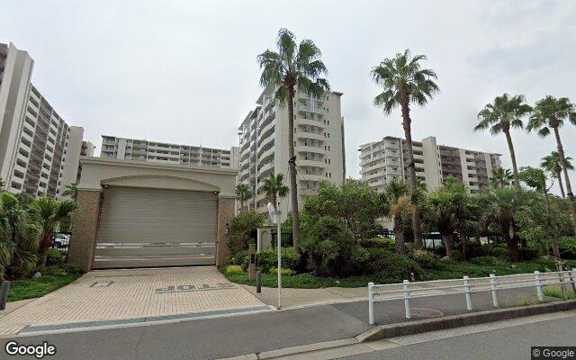 プラウド新浦安パームコートE棟の外観（Googleストリートビュー）