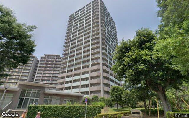 ローレルスクエア千葉ニュータウン中央F棟の外観（Googleストリートビュー）