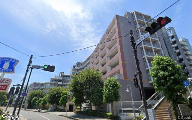 リーセントヒルズステーションフロントの外観（Googleストリートビュー）