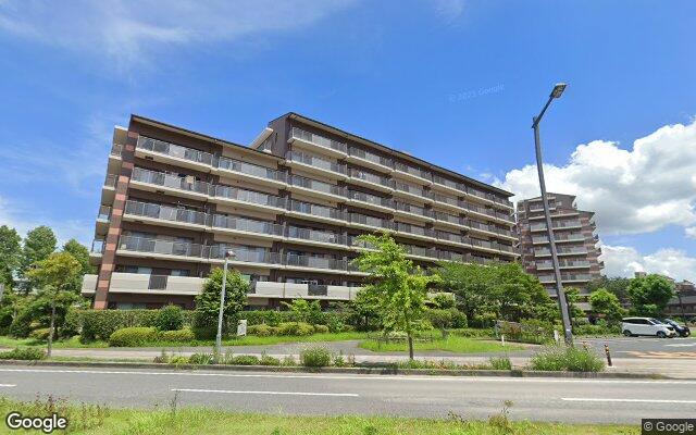 ウェルガーデンD棟の外観（Googleストリートビュー）