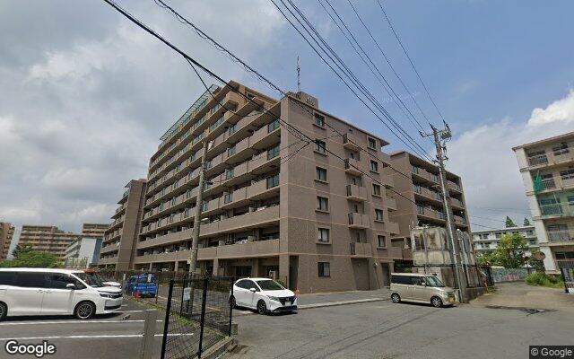 アルファグランデ成田の外観（Googleストリートビュー）