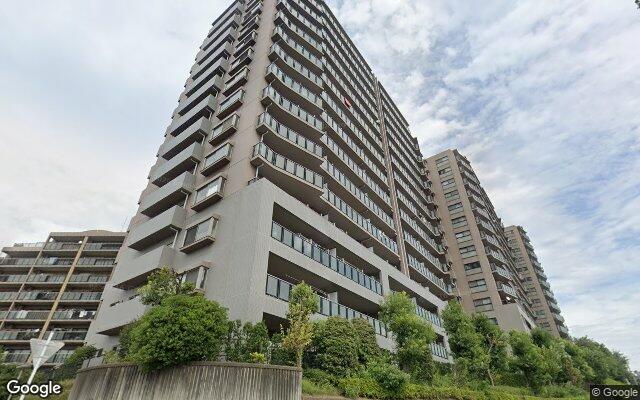 エステスクエア千葉イーストコリーナ　イーストスクエアA棟の外観（Googleストリートビュー）