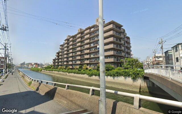 モアクレスト市川の外観（Googleストリートビュー）