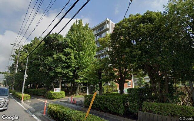 富岡エステート3号棟の外観（Googleストリートビュー）