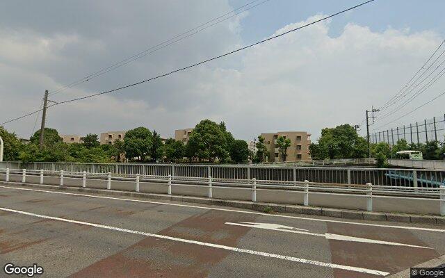 香澄一丁目住宅1-1-5号棟の外観（Googleストリートビュー）