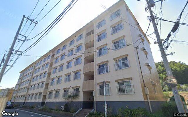 コープ園生5号棟の外観（Googleストリートビュー）