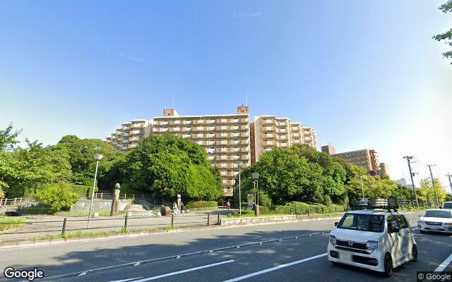 美浜東エステート1号棟の外観（Googleストリートビュー）