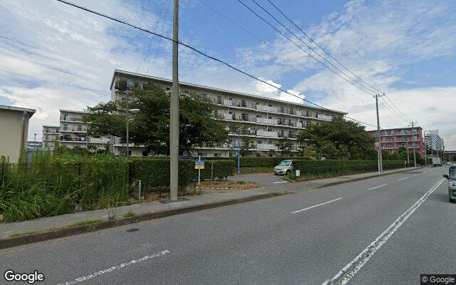 磯辺東団地1号棟の外観（Googleストリートビュー）