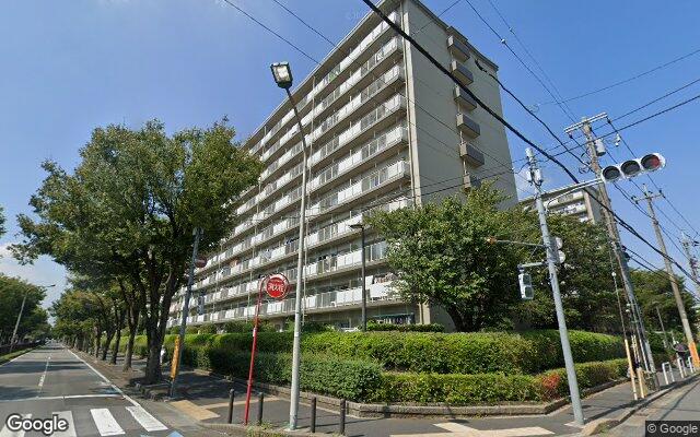 新松戸中央パークハウスA棟の外観（Googleストリートビュー）
