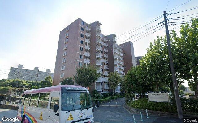 新松戸ファミールハイツ1号棟の外観（Googleストリートビュー）