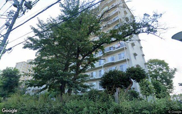 新松戸サンライトパストラル壱番街A棟の外観（Googleストリートビュー）