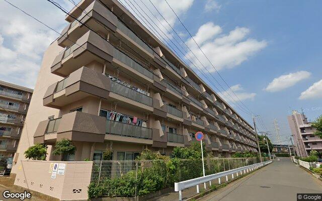 いづみハイツ滝不動1号棟の外観（Googleストリートビュー）