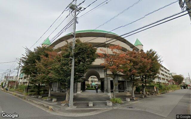 エルメホール越谷1号棟の外観（Googleストリートビュー）