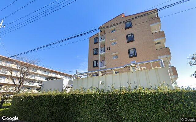 東鷲宮ニュータウン駅前ハイツ13号棟の外観（Googleストリートビュー）