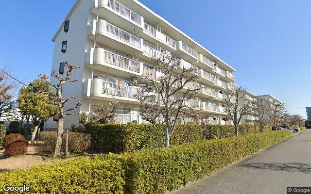 三郷早稲田団地6-4-2号棟の外観（Googleストリートビュー）