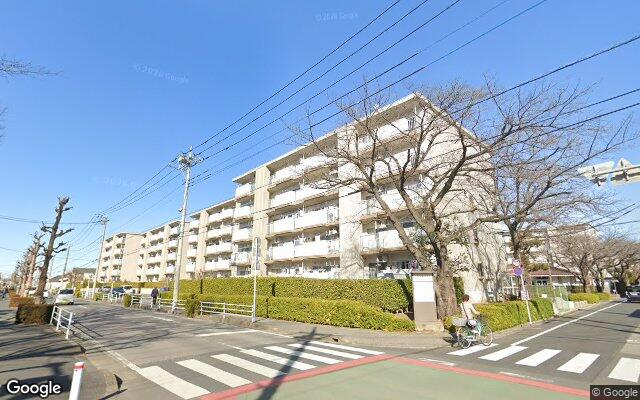 三郷早稲田団地6-7-1号棟の外観（Googleストリートビュー）