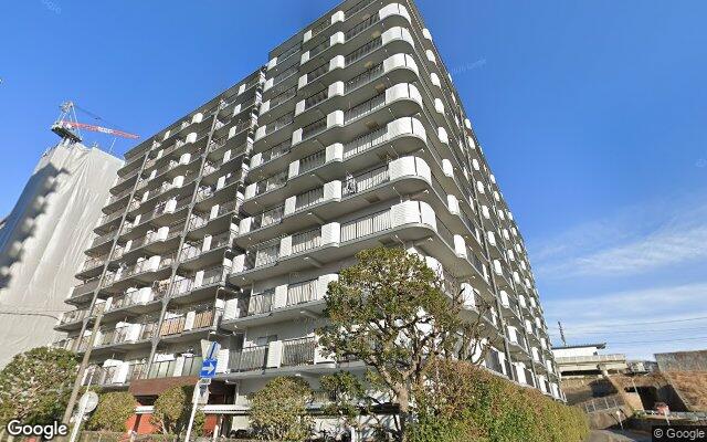 三郷スカイマンションの外観（Googleストリートビュー）