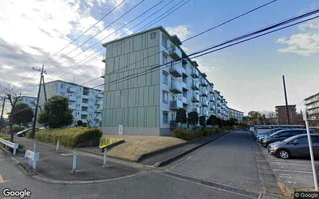 東新井団地17号棟の外観（Googleストリートビュー）