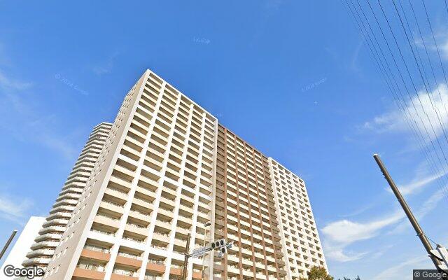 ミッドオアシスタワーズレジデンス棟の外観（Googleストリートビュー）