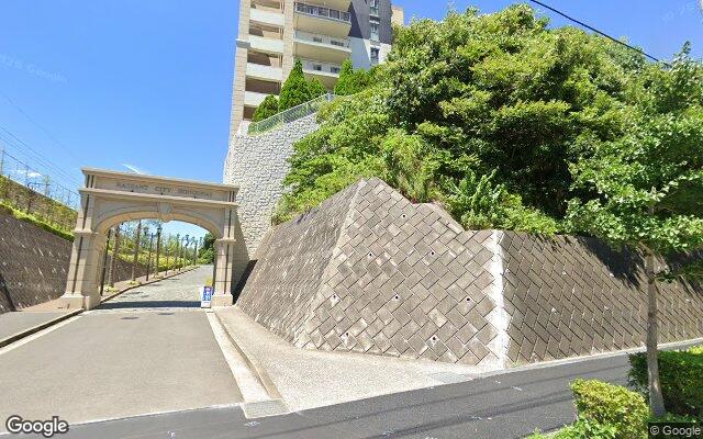 レイディアントシティ本郷台の外観（Googleストリートビュー）