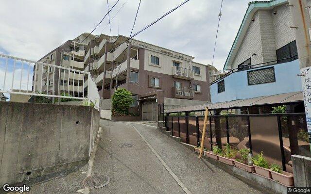 アルス金沢文庫シエスタージュの外観（Googleストリートビュー）