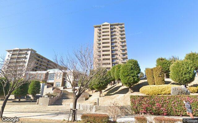 ルクサージュあおば山の手台C棟の外観（Googleストリートビュー）
