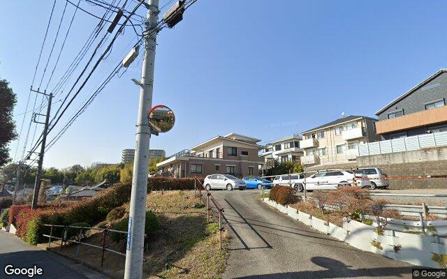 ライフヒルズ北山田D棟の外観（Googleストリートビュー）