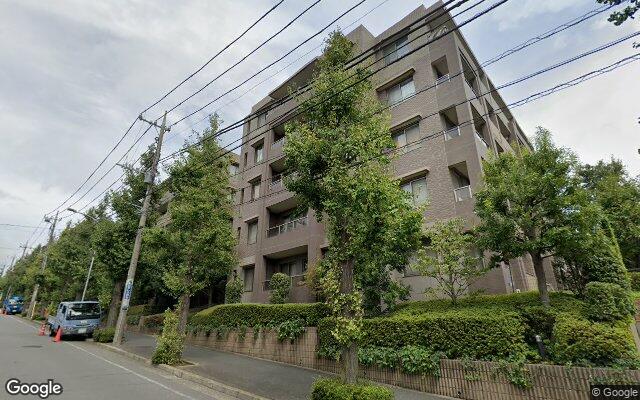フォンテーヌブロー青葉台A棟の外観（Googleストリートビュー）