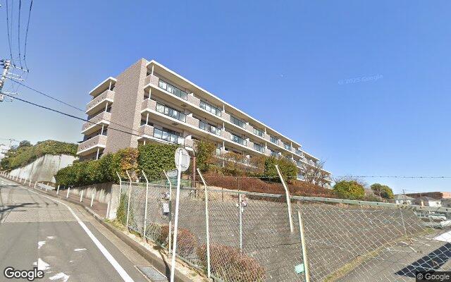 ロイヤルシャトー青葉台南の外観（Googleストリートビュー）