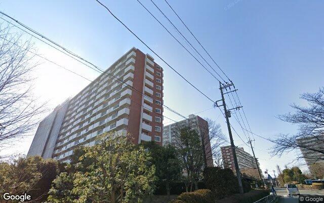 新ゆりグリーンタウンアカシア街区5号棟の外観（Googleストリートビュー）