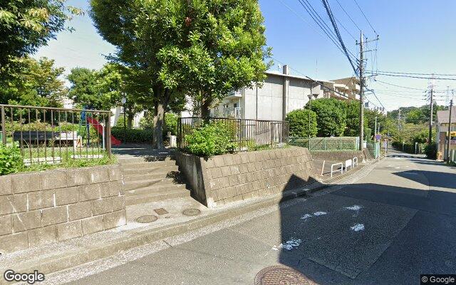 秋葉ハイツ3号棟の外観（Googleストリートビュー）