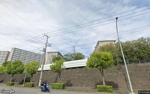 港南台めじろ団地5号棟の外観（Googleストリートビュー）
