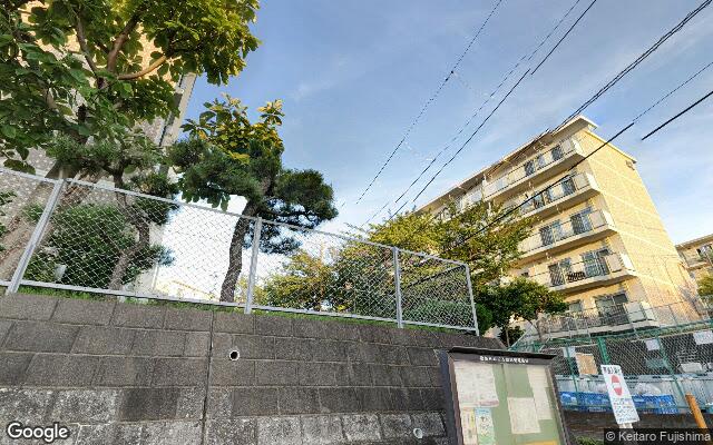 港南台めじろ団地42号棟の外観（Googleストリートビュー）